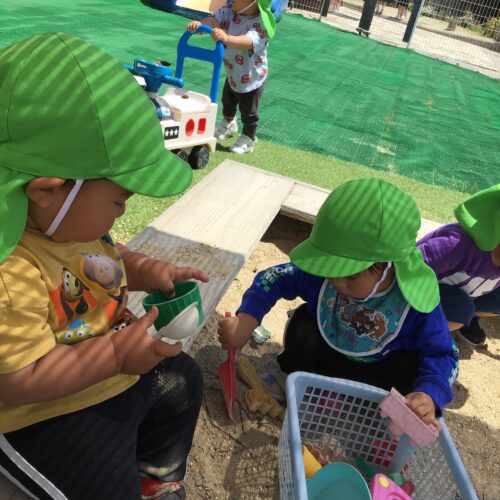 ぽかぽか陽気の園庭遊び～