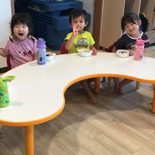 くろ～いおひげ！？